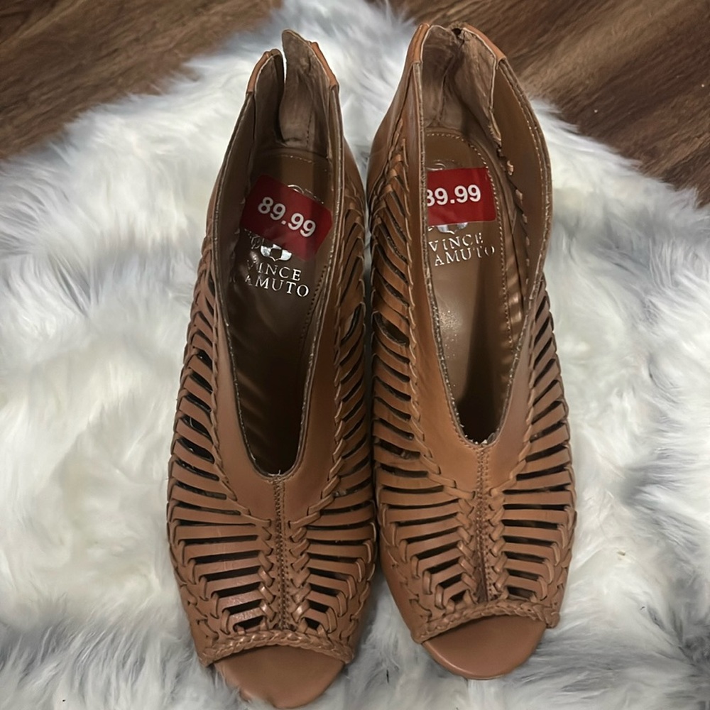 Beautiful Vince Camuto sandals